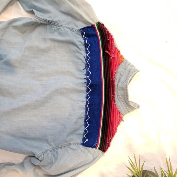 Rare Free People Baja Embroidered Denim Button Down Shirt - Picture 2 of 5